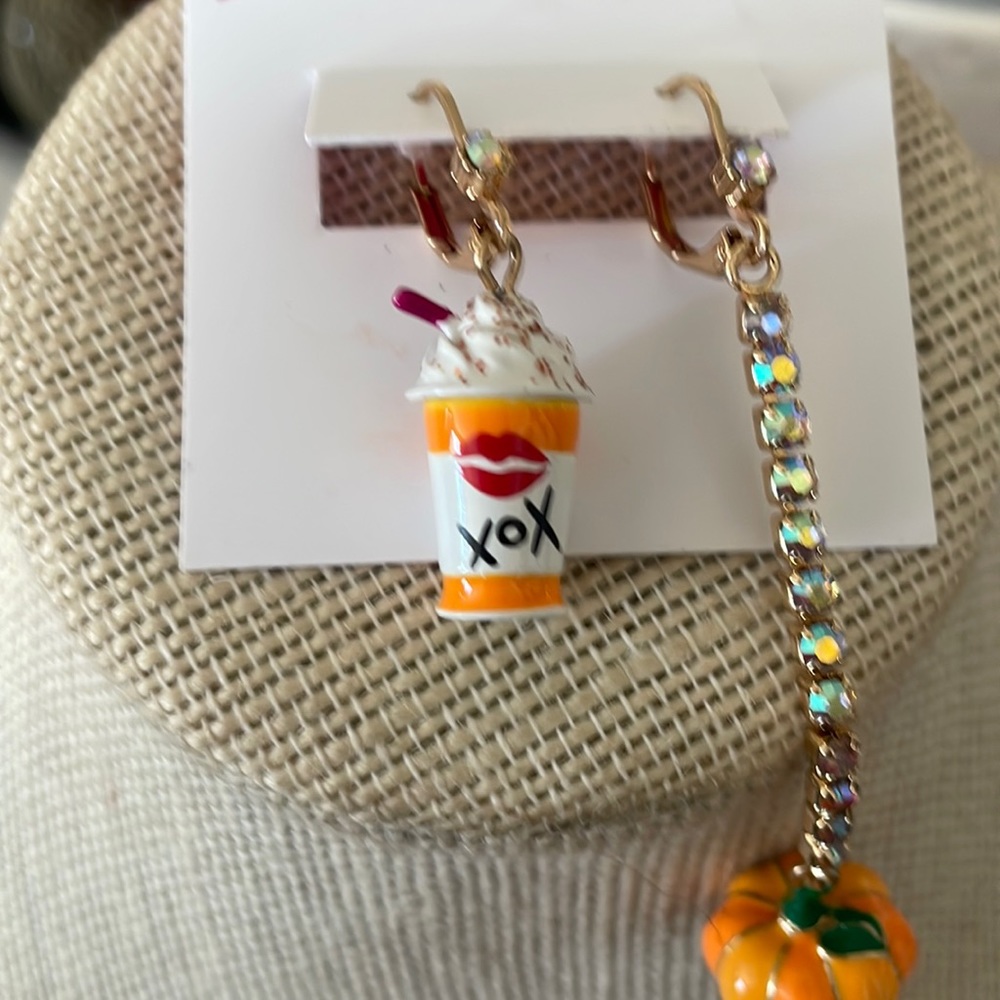 Betsey Johnson Gold Tone Pumpkin 🎃 Spice Latte Drop Earrings